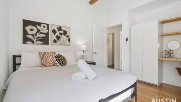 4 Schlafzimmer, Schreibtisch, Bügeleisen/Bügelbrett, kostenloses WLAN