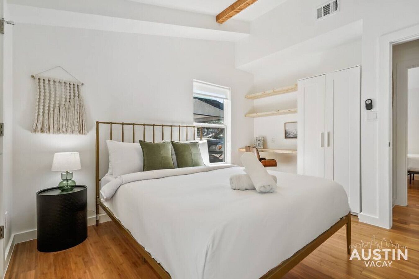4 bedrooms, desk, iron/ironing board, WiFi (free)