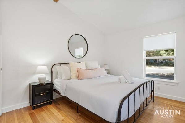 4 bedrooms, desk, iron/ironing board, free WiFi