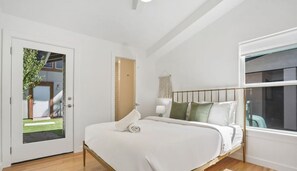 4 bedrooms, desk, iron/ironing board, free WiFi