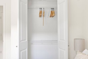 Interior - Ideal Assembly Row 1BR w/ Gym, W/D, near Assembly T stop, by Blueground (Somerville)