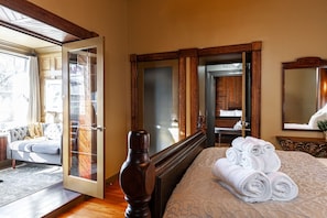 1 chambre, bureau, fer et planche Ă repasser, lit parapluie