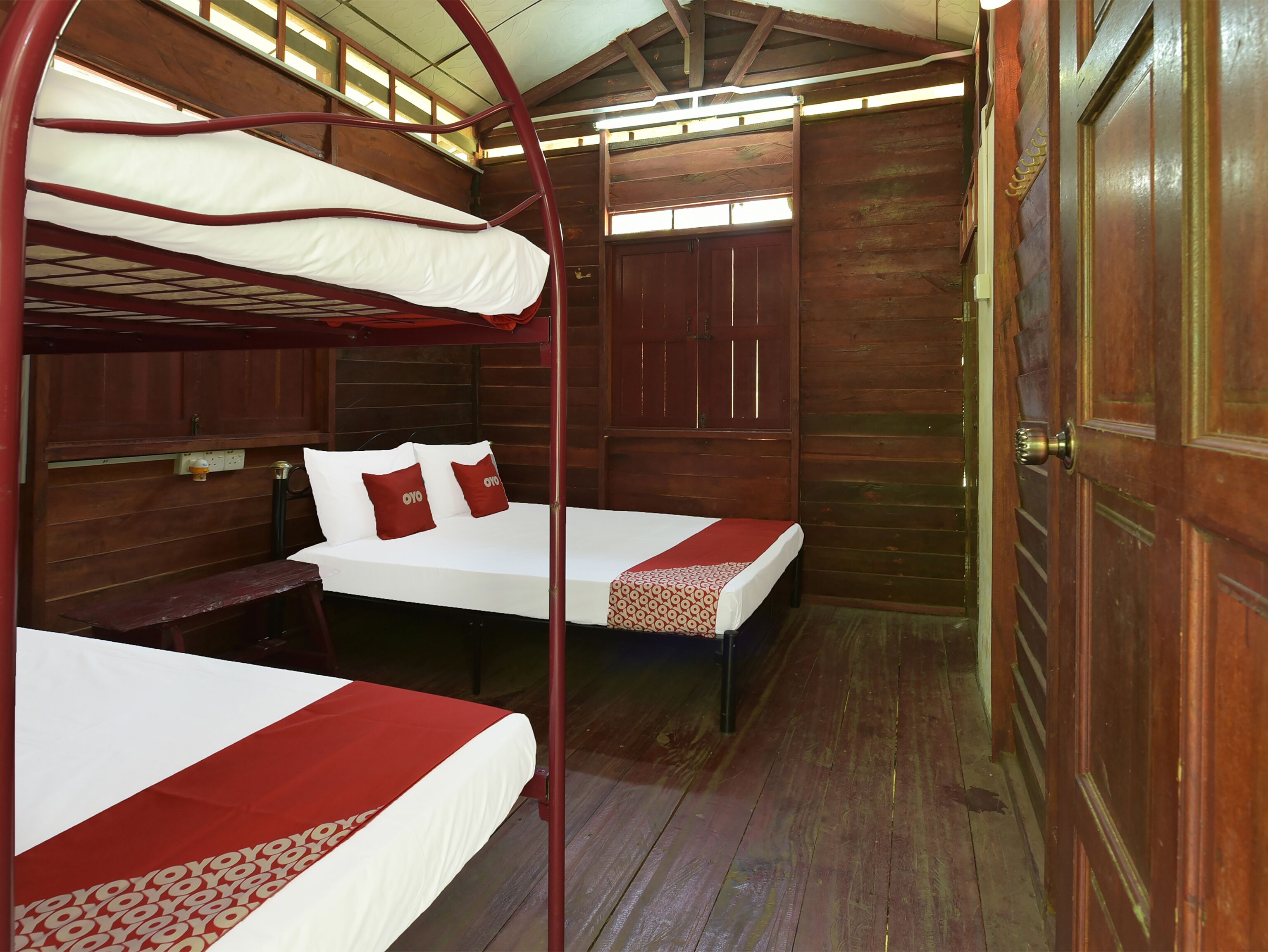 مكتب وواي فاي مجانًا وملاءات أسرّة