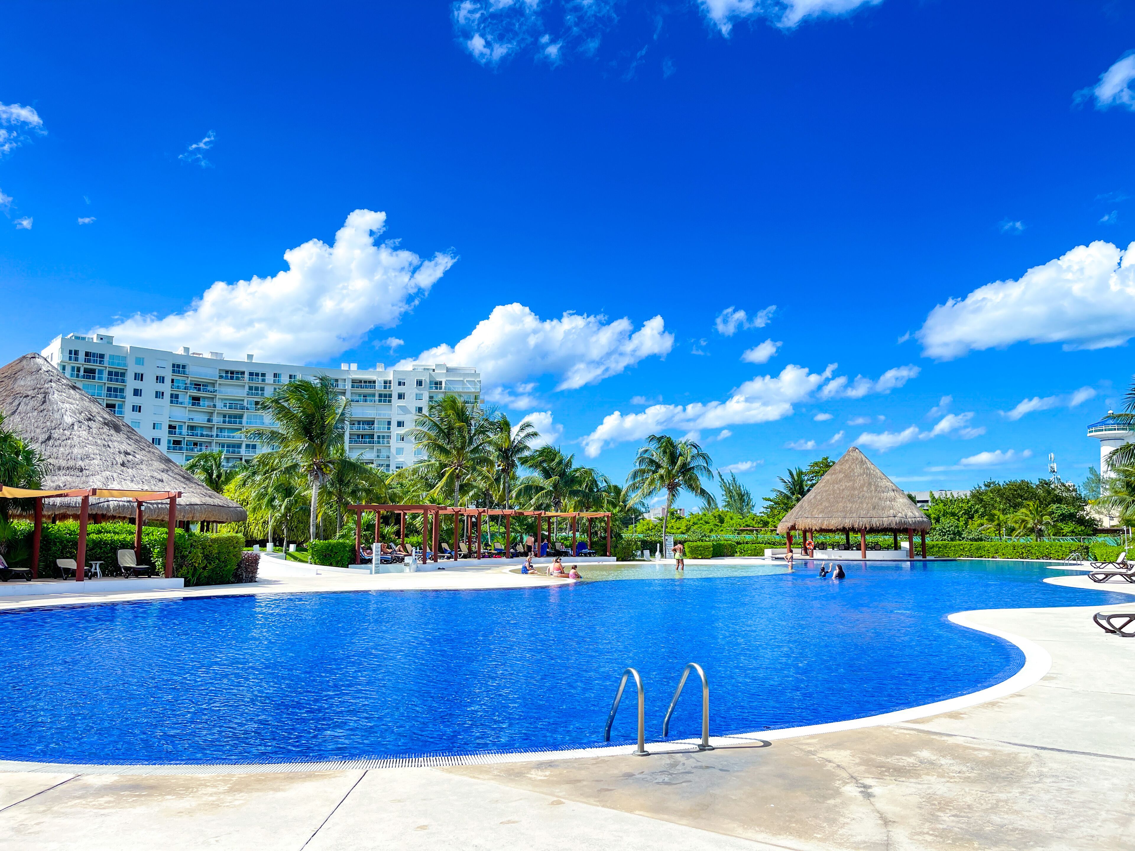 Outdoor pool, open 7:00 AM to 11:00 PM, pool loungers