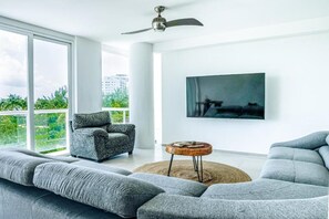 Superior Apartment, 2 Bedrooms, Sea View | Living area | 42-inch Smart TV with cable channels - Apartamentos de lujo frente al Mar Caribe (Cancun)