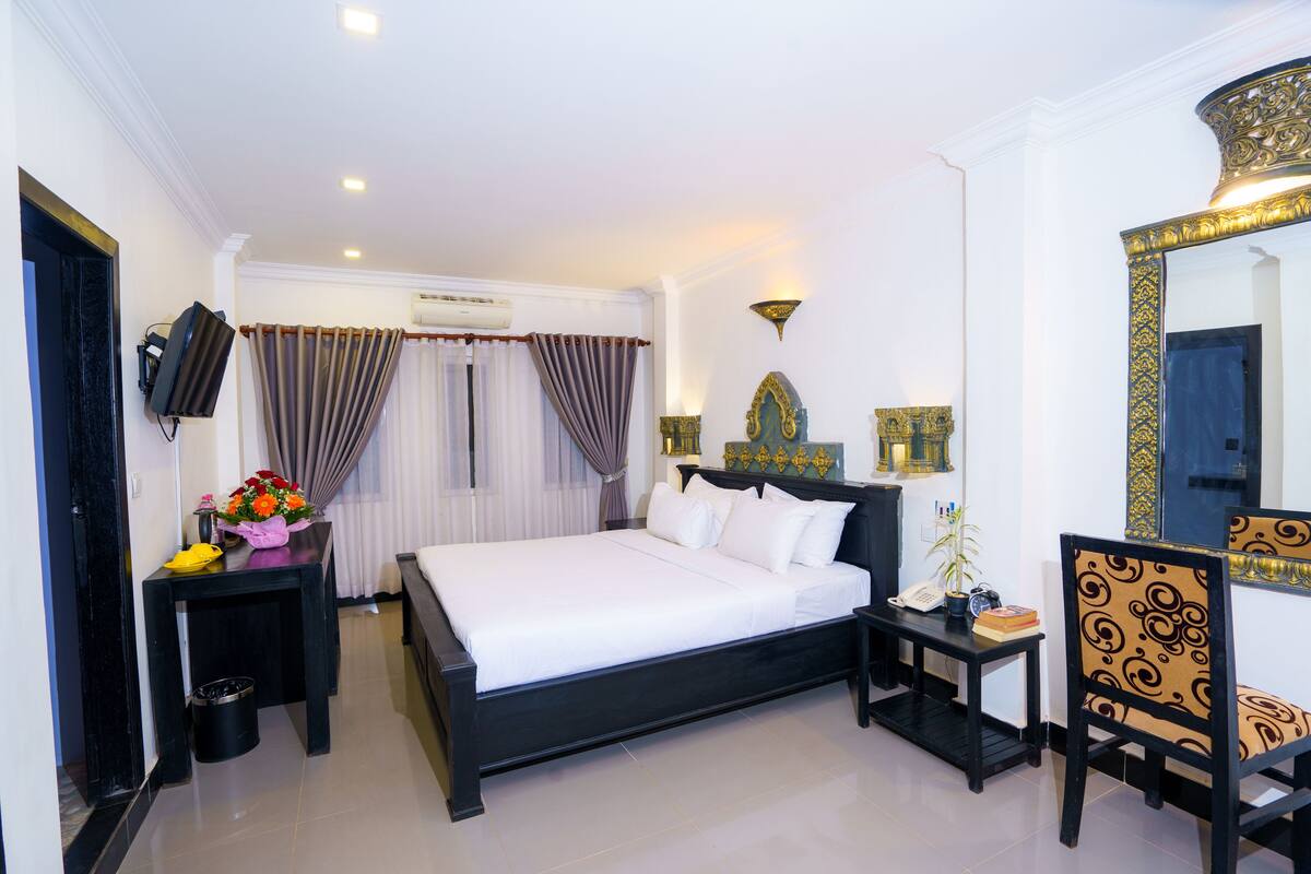 Deluxe Double Room | Egyptian cotton sheets, premium bedding, minibar, desk
