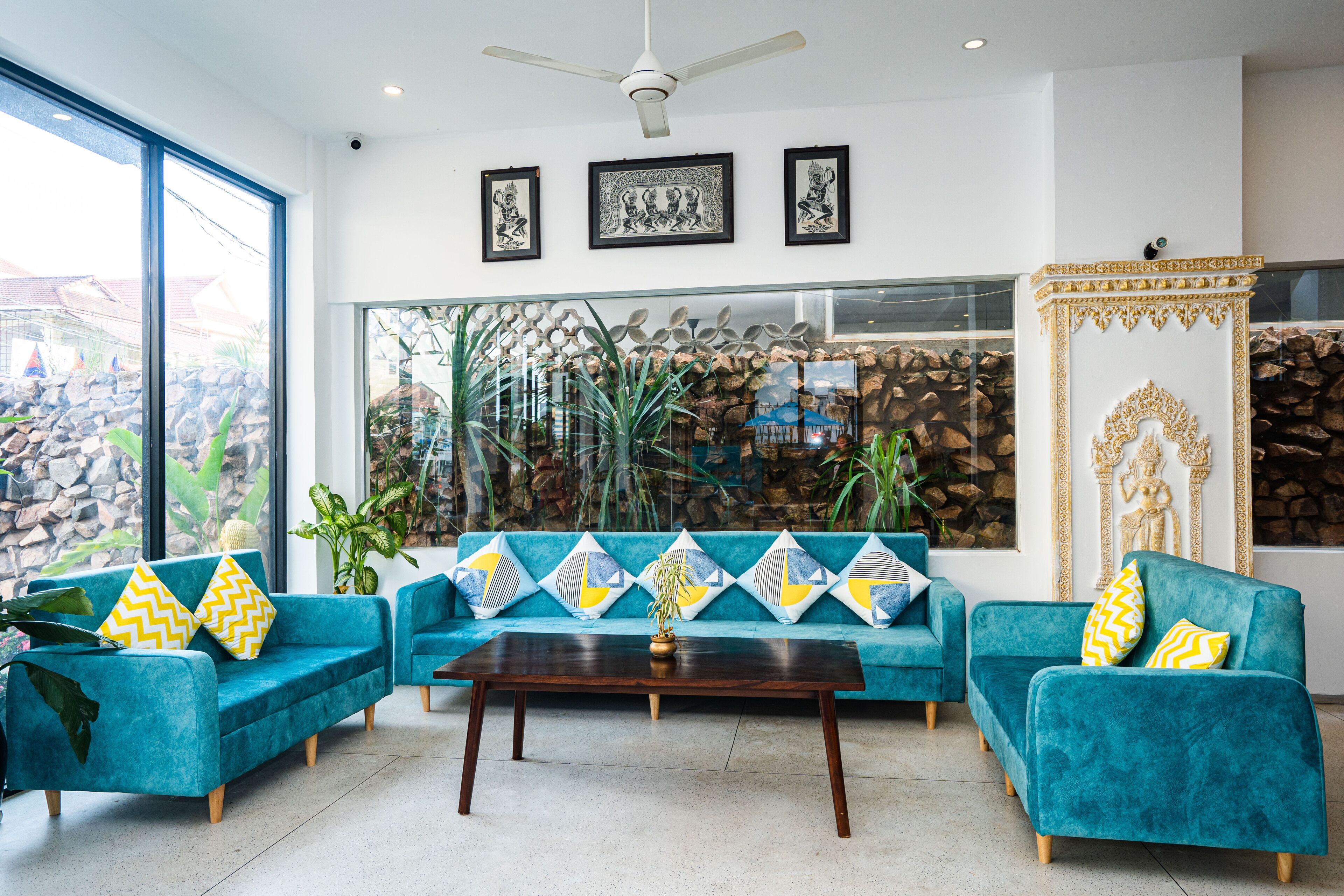 Coin salon dans le hall