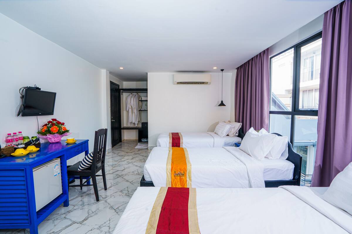 Superior Triple Room | Egyptian cotton sheets, premium bedding, minibar, desk