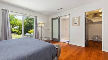 Desk, iron/ironing board, travel crib, free WiFi