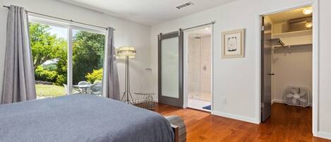 Desk, iron/ironing board, travel cot, free WiFi
