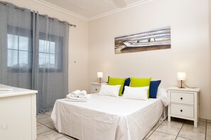 2 dormitoris, caixa forta a l'habitació i planxa i posts de planxar 