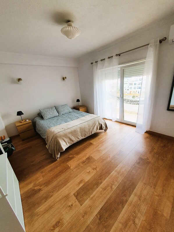 1 chambre, fer et planche à repasser, literie fournie