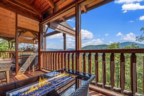 Property grounds - Secluded Mountain Views! HotTub- Game Room- Fire Pit- Movie Theater- Coffee Bar (Sevierville)