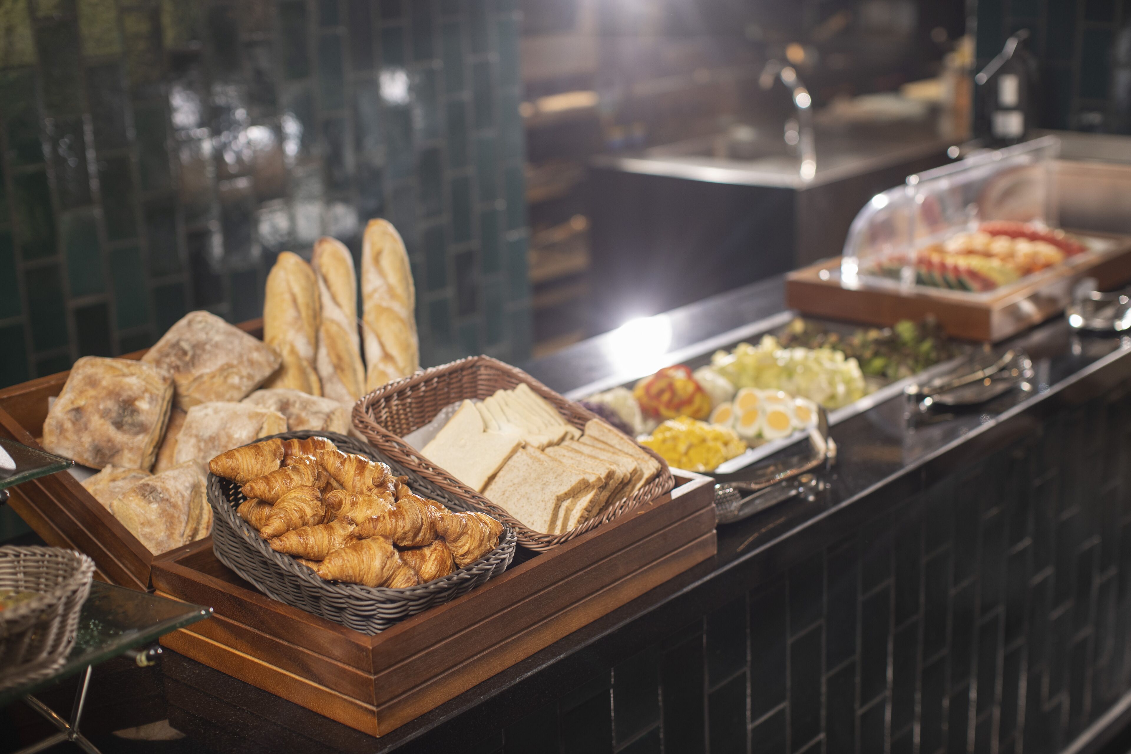 每日供应欧陆式早餐（每人 THB 400）