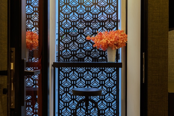 Cozy Room | Premium bedding, free minibar items, desk, free wired internet