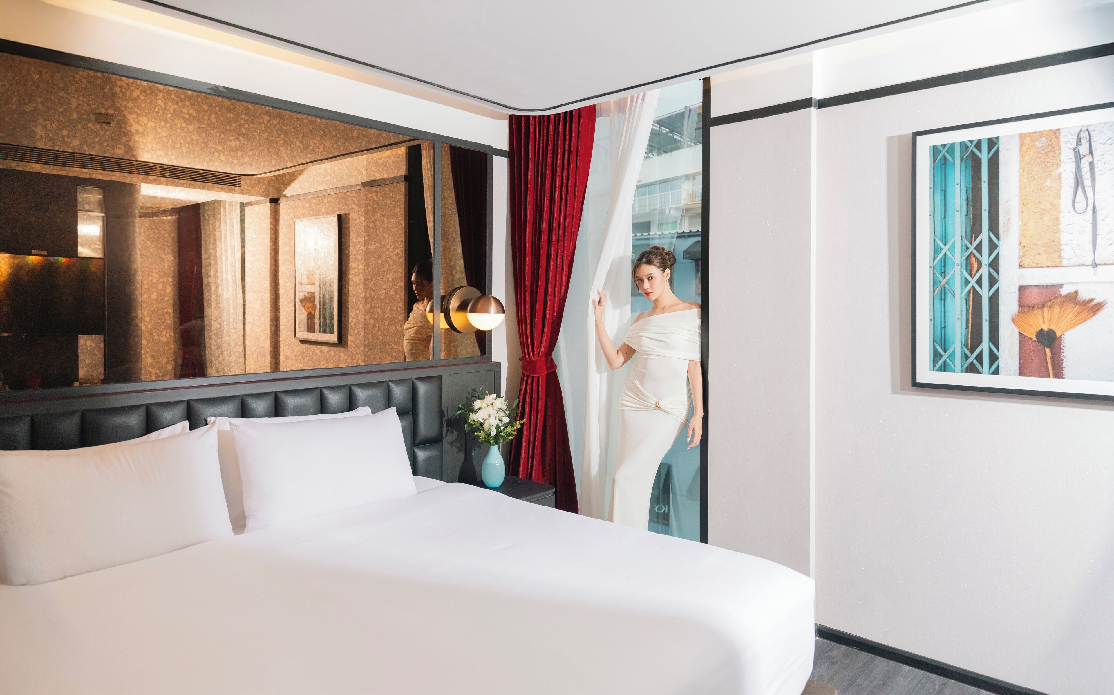 Superior-huone | Ylelliset vuodevaatteet, minibaari (osa tuotteista ilmaisia), työpöytä