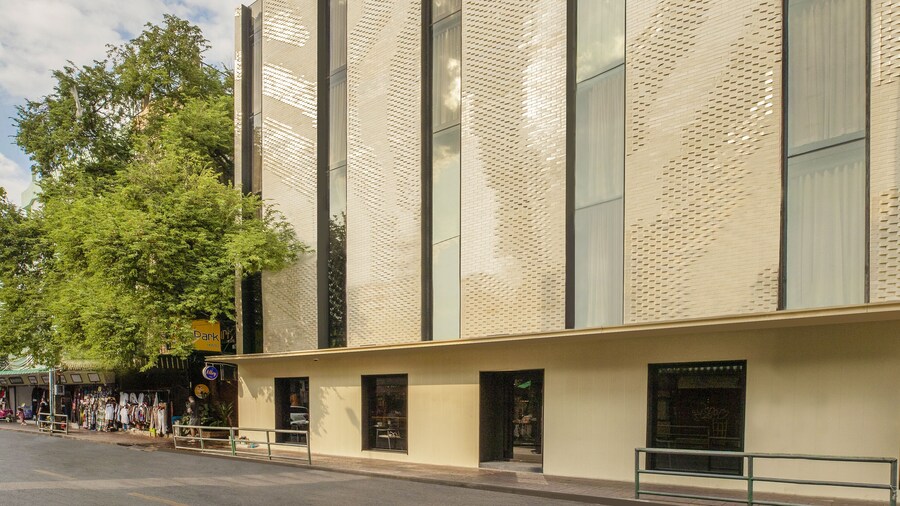 The Gravitique Hotel Khaosan