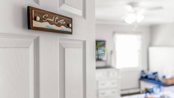 3 bedrooms, desk, iron/ironing board, travel crib