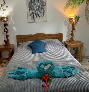 Deluxe Triple Room | Premium bedding, down comforters, minibar, in-room safe - Casa Mambo (Cahuita)