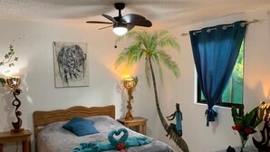 Habitación triple Deluxe | Ropa de cama de alta calidad, edredón y minibar 