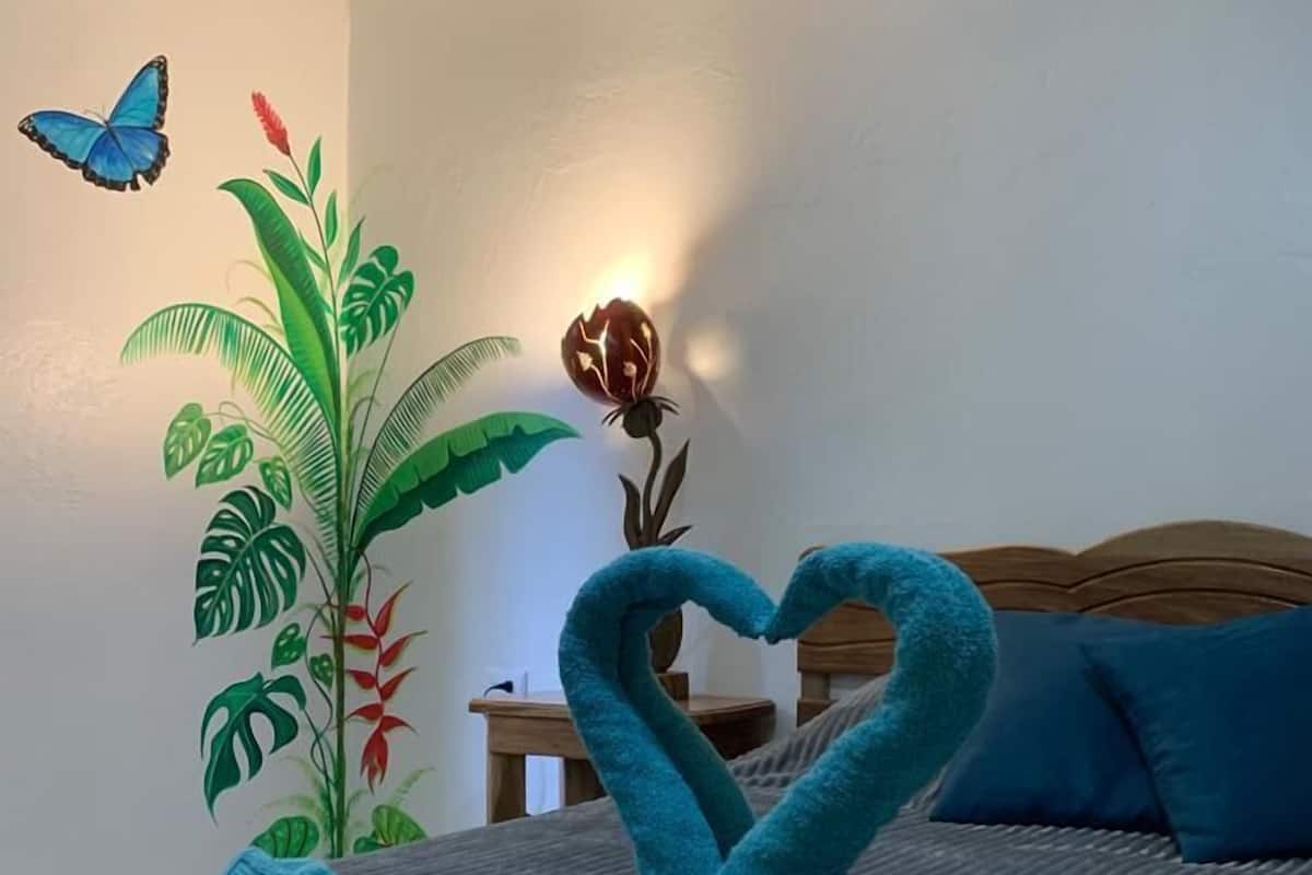 Habitación triple Deluxe | Ropa de cama de alta calidad, edredones de plumas, minibar y caja fuerte