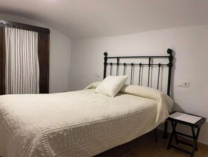 4 slaapkamers, reisbedje, beddengoed