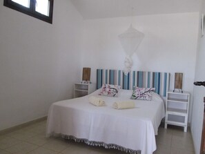 2 bedrooms, desk, iron/ironing board, travel cot