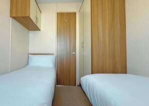 2 bedrooms - Spacious 12ft wide caravan with one double and one twin. (Ingoldmells, Nr Skegness)