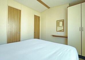 2 bedrooms - Spacious 12ft wide caravan with one double and one twin. (Ingoldmells, Nr Skegness)