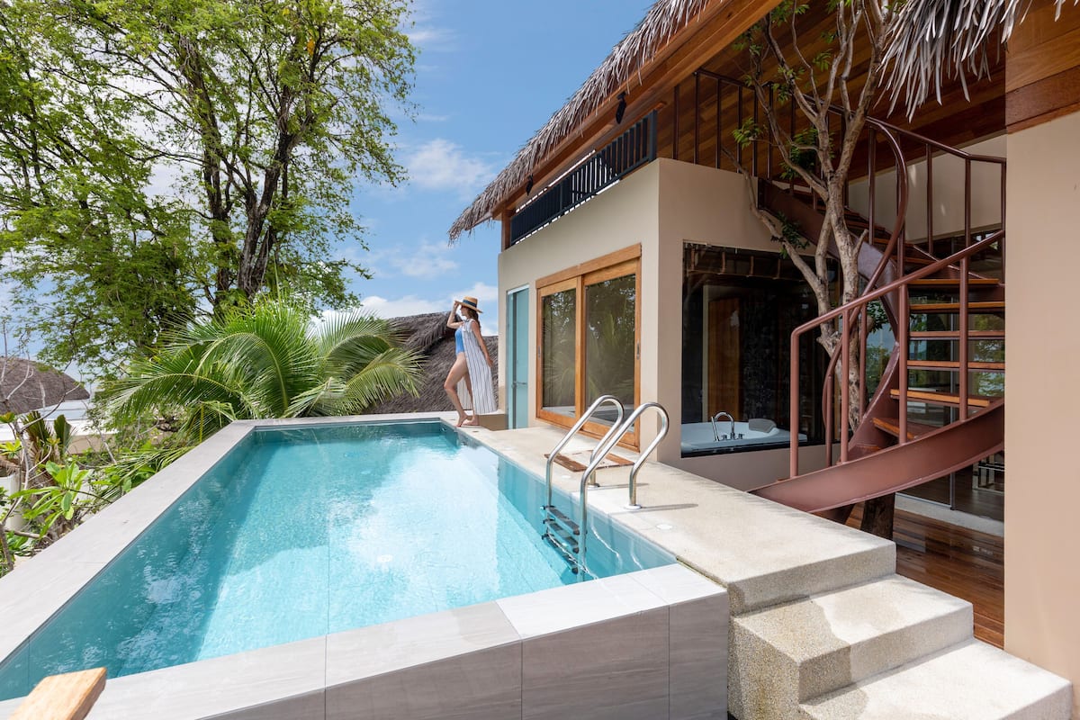 Tree Pool Villa | 高档床上用品、迷你吧、客房内保险箱、办公桌