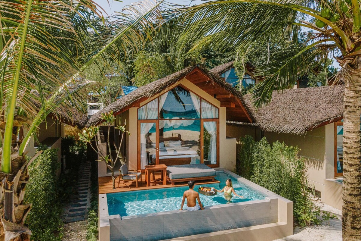 Sand Beachfront Pool Villa | Premium bedding, minibar, in-room safe, desk