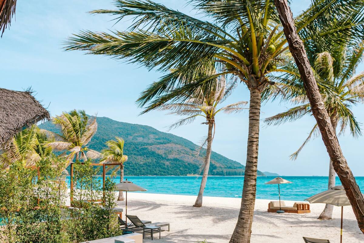 Sand Beachfront Pool Villa | 高档床上用品、迷你吧、客房内保险箱、办公桌