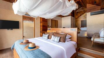 Sand Beachfront Pool Villa | Biancheria da letto di alta qualità, minibar, una cassaforte in camera