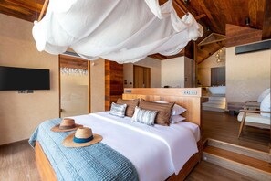 Sand Beachfront Pool Villa | Bộ đồ giường cao cấp, minibar, két bảo mật tại phòng 