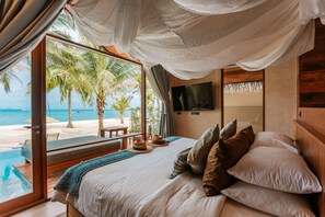 Sand Beachfront Pool Villa | 고급 침구, 미니바, 객실 내 금고, 각각 다른 스타일의 인테리어