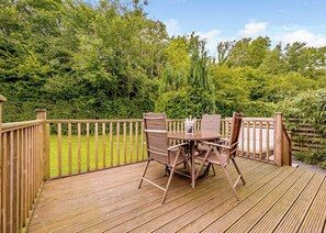 Outdoor dining - Deluxe lodge designed with luxury in mind. (Cartmel)