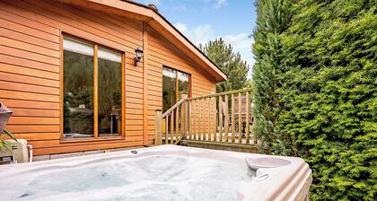 Deluxe lodge with one master double with en suite walk-in shower and one twin.