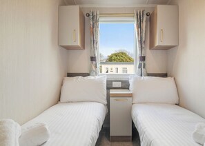 3 bedrooms - Luxurious and contemporary caravan. (Summerhill, Amroth)