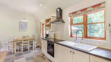 KĂŒhlschrank, Ofen, Herdplatte, Toaster