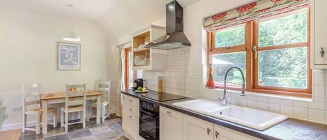 Frigorífico, horno, placa de cocina y tostadora