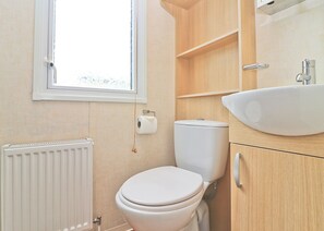 Bathroom - 3 bedroom accommodation in Newquay (Newquay)