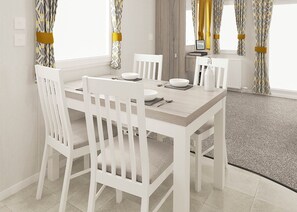 Dining - 3 bedroom accommodation in Newquay (Newquay)