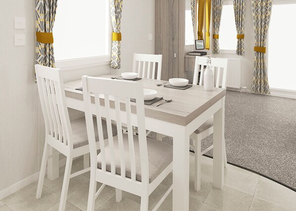Dining - 3 bedroom accommodation in Newquay (Newquay)