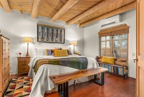 2 habitaciones, tabla de planchar con plancha, cuna de viaje y wifi 