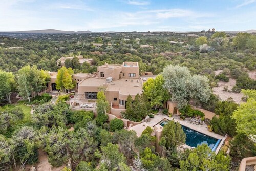 Ski Discounts! Luxury Estate with Soothing Hot Tub