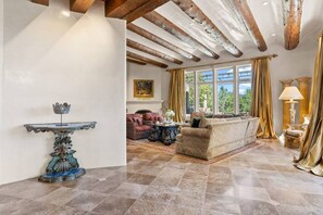 Smart TV, fireplace, stereo, offices