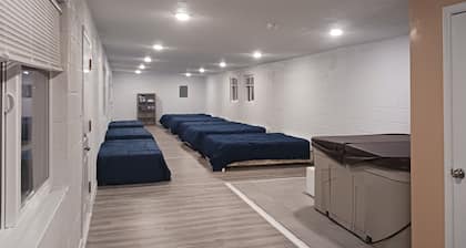 family reunion HQ. 8 beds 2 bathrooms and a hot tub!