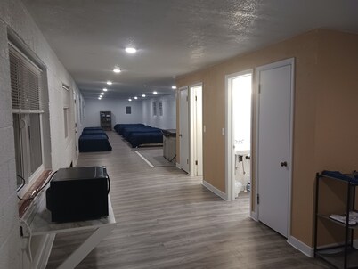 family reunion HQ. 8 beds 2 bathrooms and a hot tub!