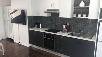 Fridge, microwave, oven, stovetop