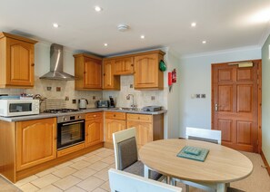 Fridge, oven, stovetop, dishwasher - One bedroom apartment with one twin and en suite W. (Watergate Bay, Nr Newquay)